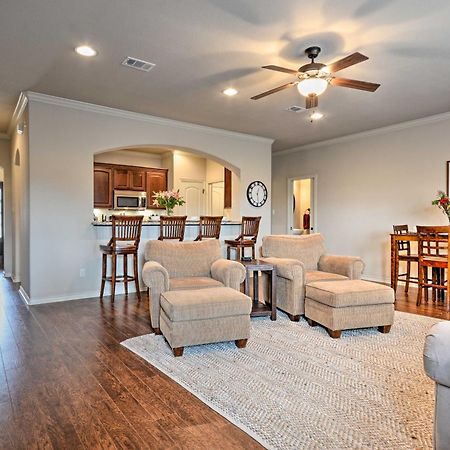 College Station Townhouse With Private Patio Villa Buitenkant foto