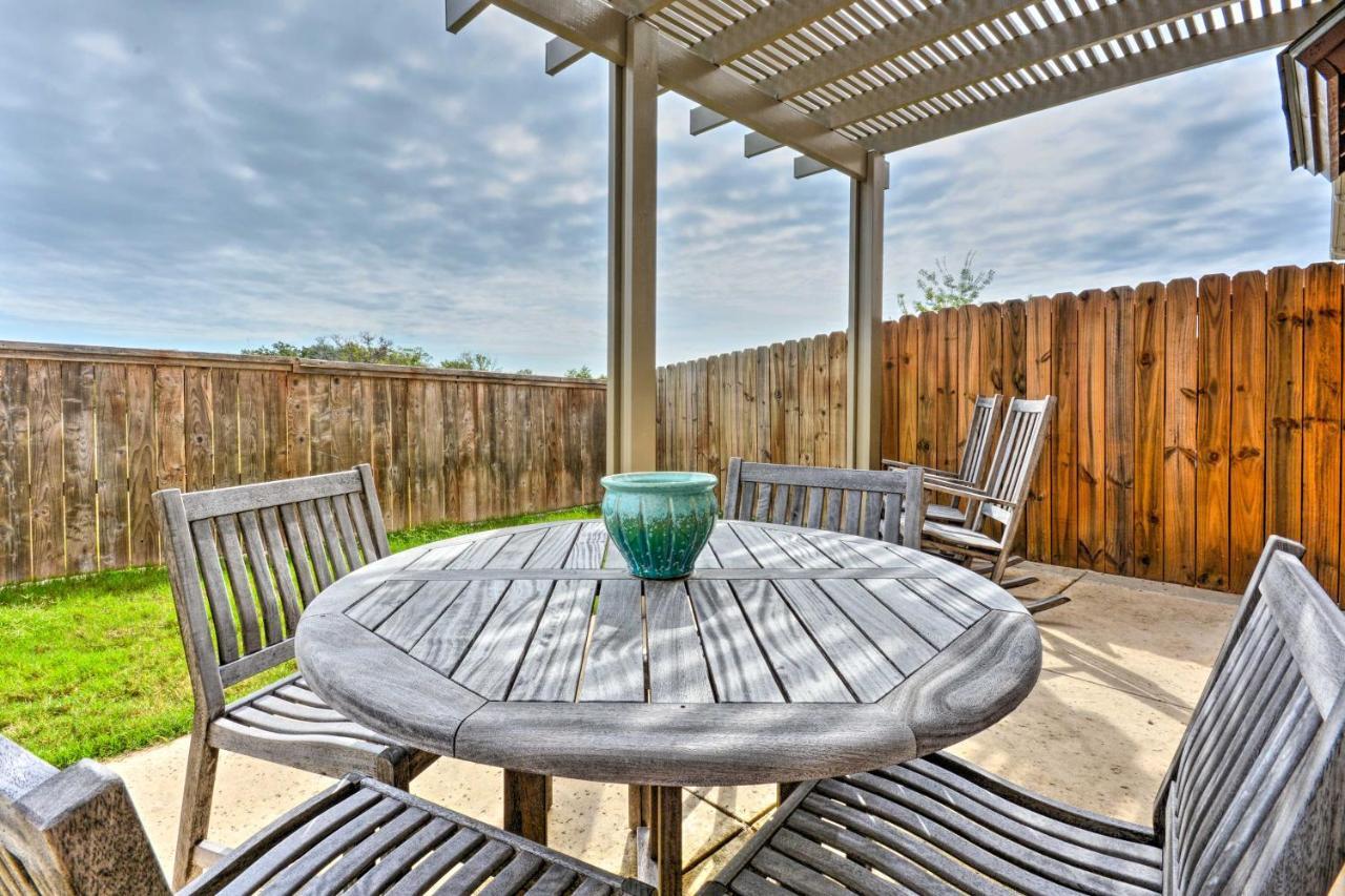 College Station Townhouse With Private Patio Villa Buitenkant foto