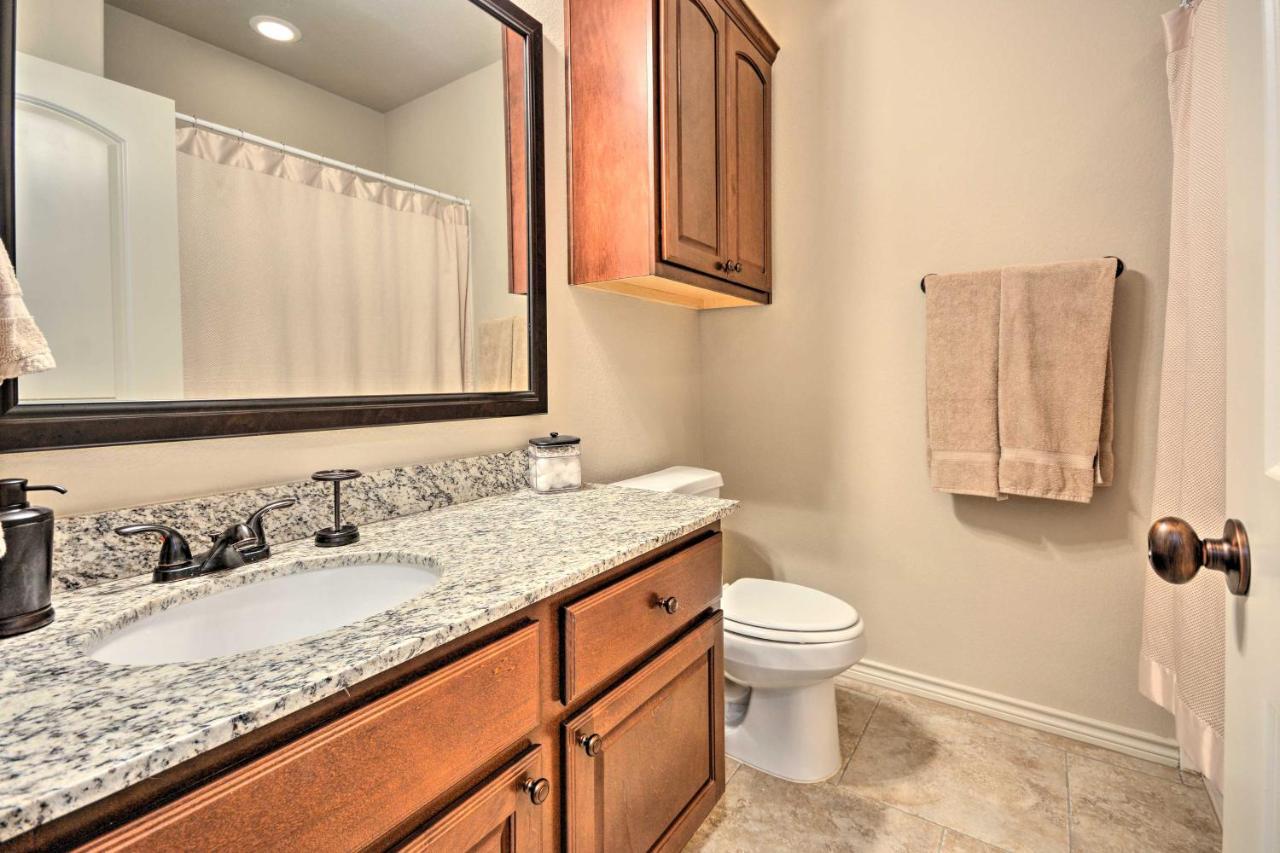 College Station Townhouse With Private Patio Villa Buitenkant foto