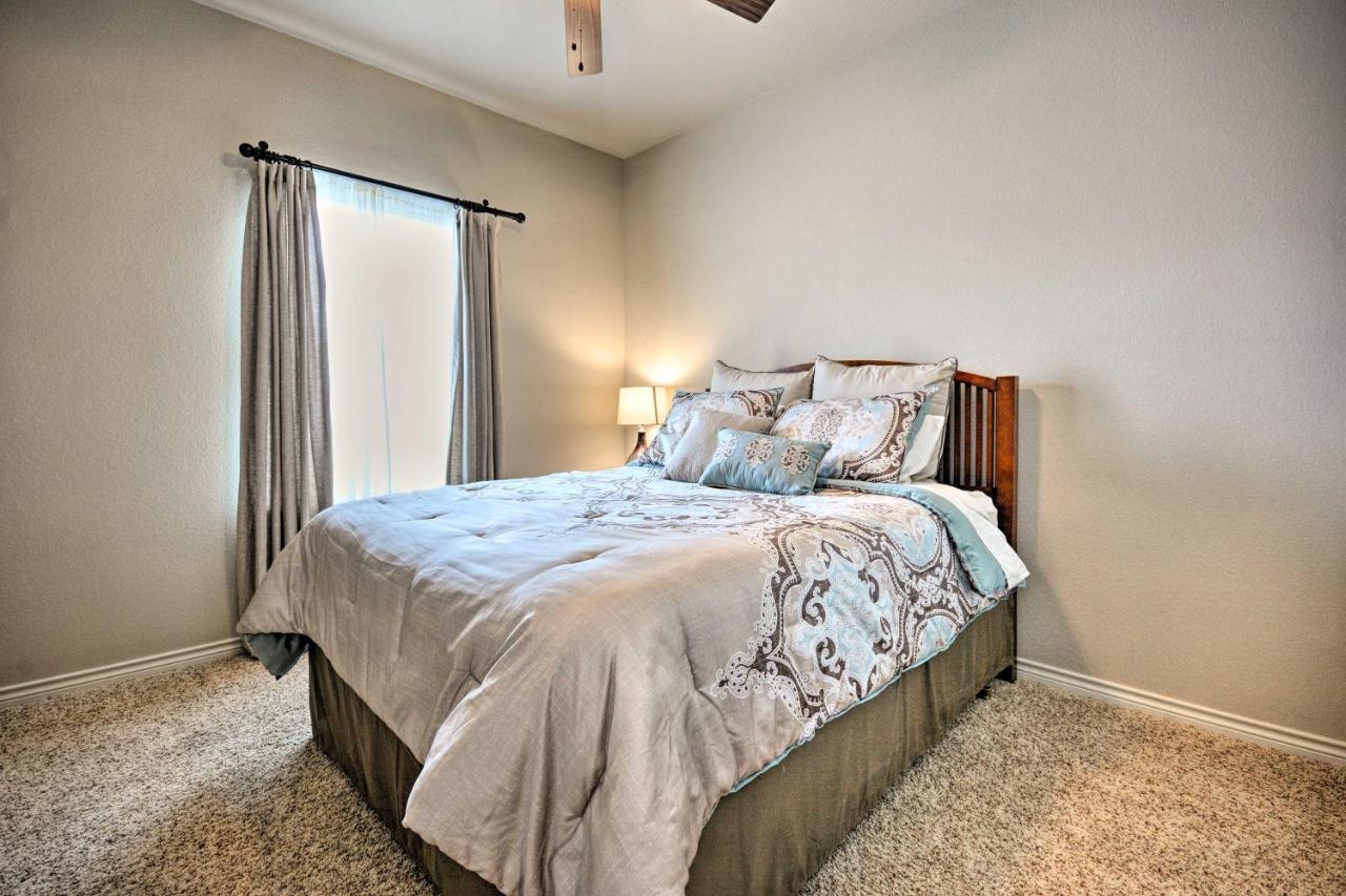 College Station Townhouse With Private Patio Villa Buitenkant foto