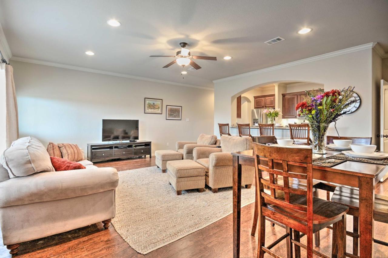 College Station Townhouse With Private Patio Villa Buitenkant foto