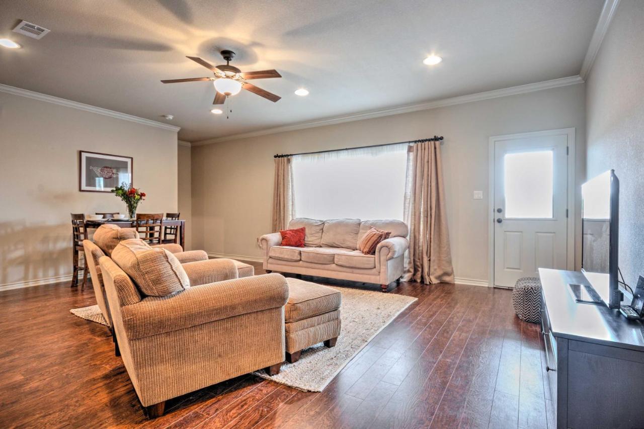 College Station Townhouse With Private Patio Villa Buitenkant foto