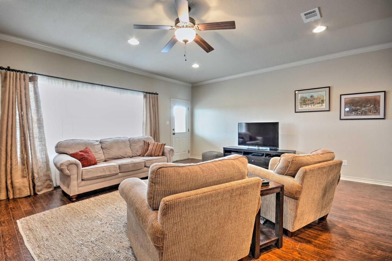 College Station Townhouse With Private Patio Villa Buitenkant foto