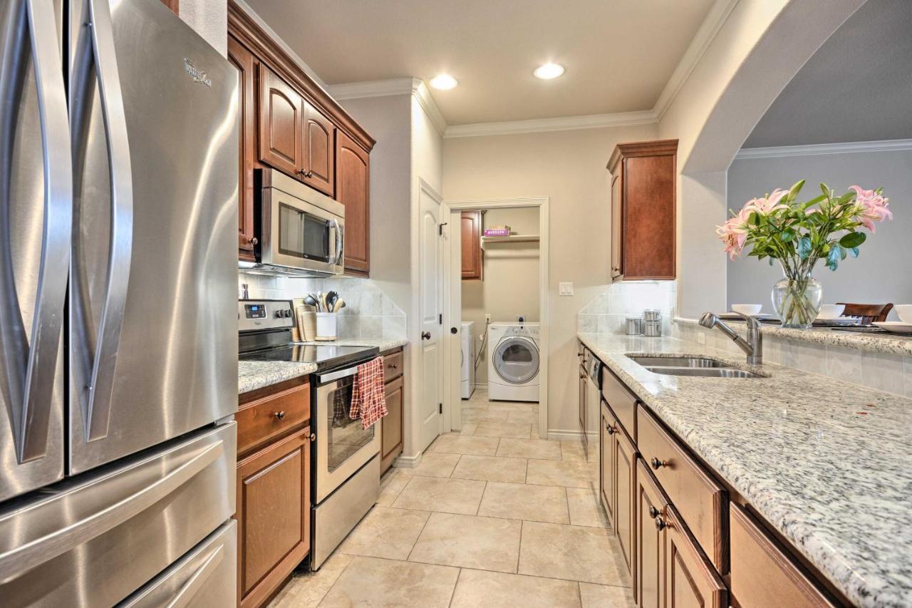 College Station Townhouse With Private Patio Villa Buitenkant foto